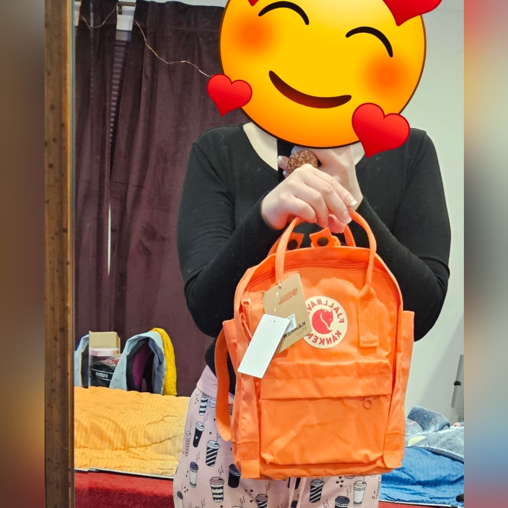 BNWT Fajall Raven